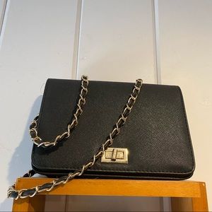 Woman’s gold chain cross body black purse